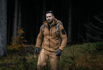 Helikon-Tex Patriot Pro: un hanorac tehnic din fleece care se comportă ca un softshell