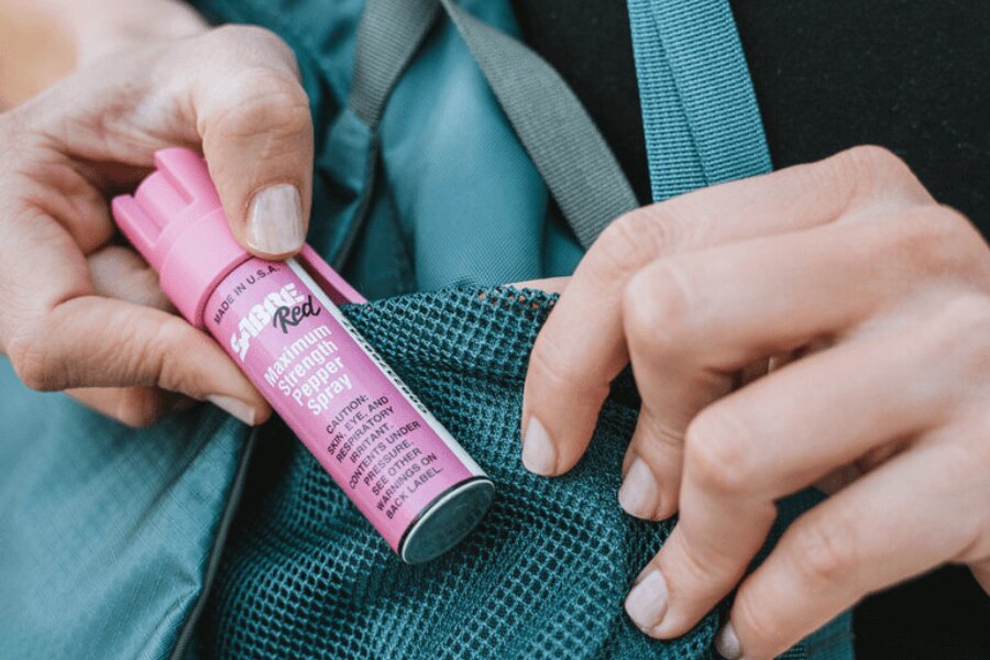Spray defensiv Sabre Red roz, pentru poșetă. Sursă: Sabre Red, Rigad