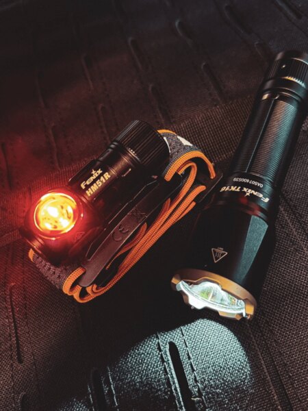 Lanternele de buzunar Fenix în variantele negru, verde și bronz – modele LED pentru utilizare zilnică. Foto: Rigad