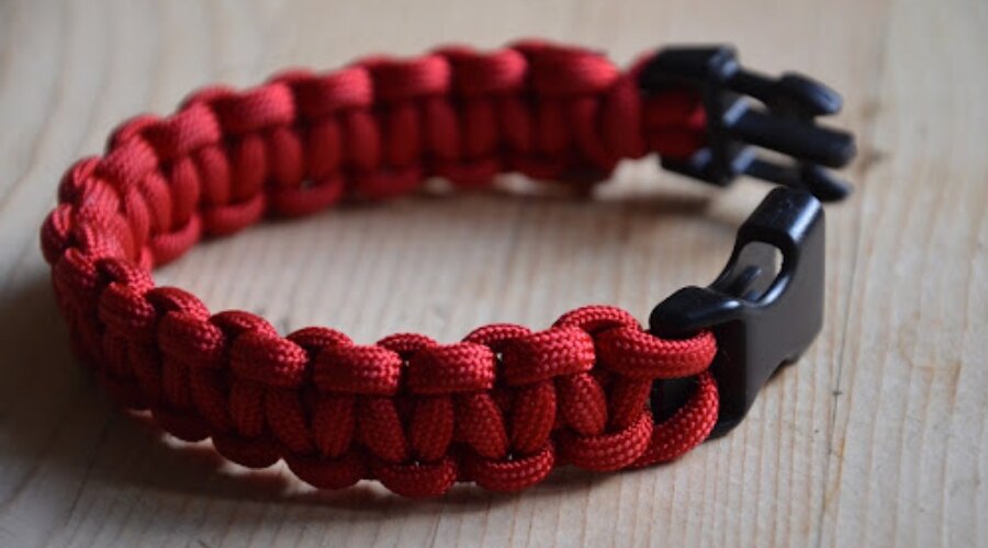 Brățară din paracord