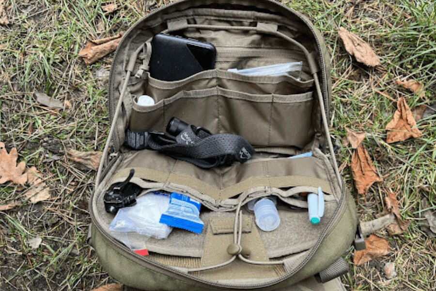 Borsetă Helikon-Tex Numbat - deschidere, fermoare YKK. Sursa: Tibor Hrušecký