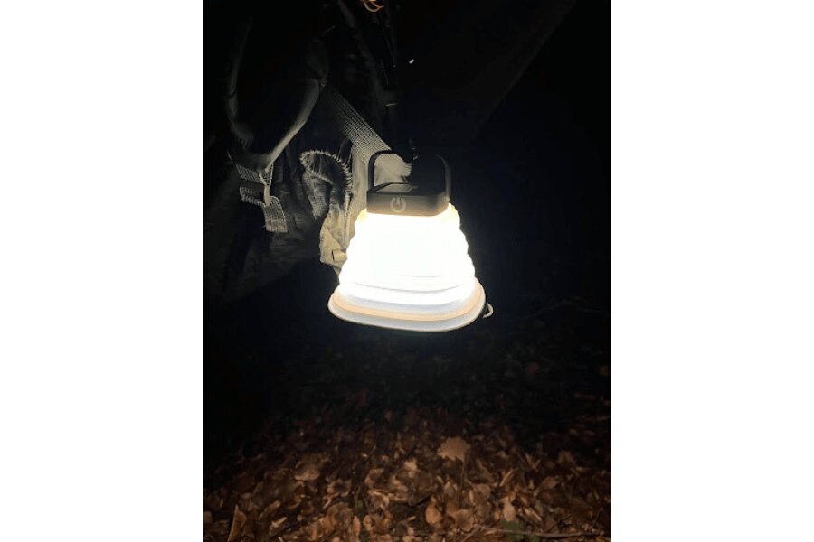 Scout Solar Light Tactical luminează în întuneric