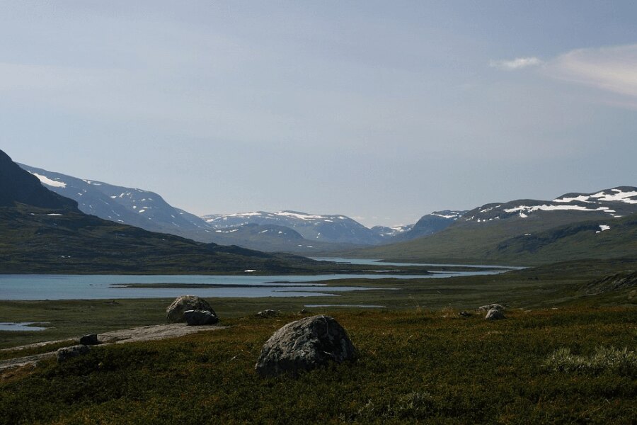 Kungsleden, Suedia. Sursa: https://pixabay.com/cs/photos/%C5%A1v%C3%A9dsko-laponsko-kungsleden-krajina-1093279/
