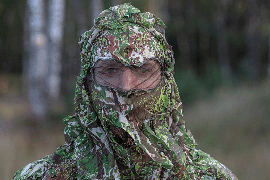 Poncho antidron Ghosthood, model CONCAMO, detaliu glugă. Sursa: ghost-hood.com