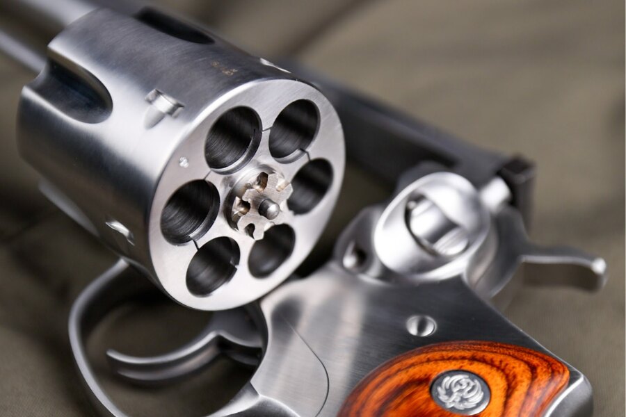 Revolver Ruger Redhawk. Sursă: Rigad
