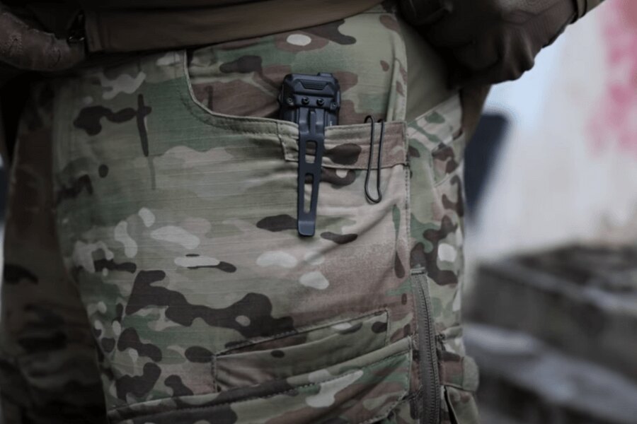 Lanternă EDC23 Nitecore® clip. Sursa: Rigad