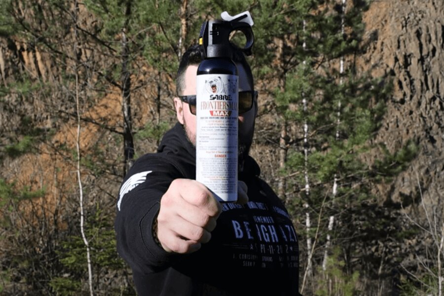 Spray de apărare împotriva urșilor Frontiersman Bear Sabre Red®. Sursa: Rigad