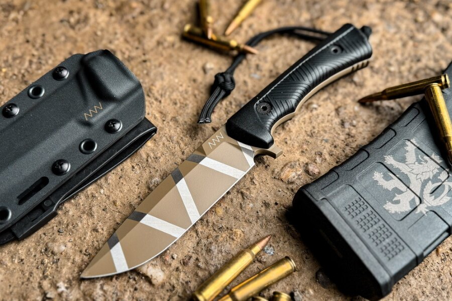 ANV P250 cuțit cu lamă cu acoperire Cerakote în culoarea FDE. Foto: Rigad