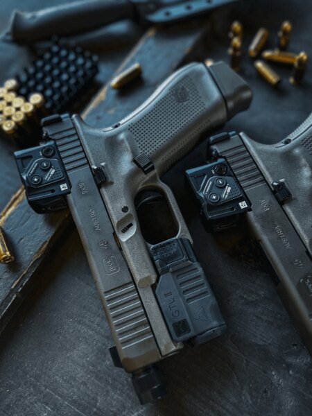 Glock 45 cu colimator Aimpoint COA pe interfața A-CUT, detaliu al închizătorului și montare optic, Foto: Rigad