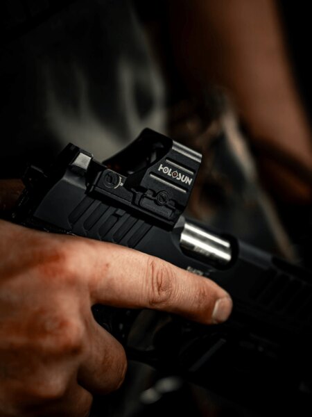 Colimator de pistol Holosun 407COMP montat pe pistol