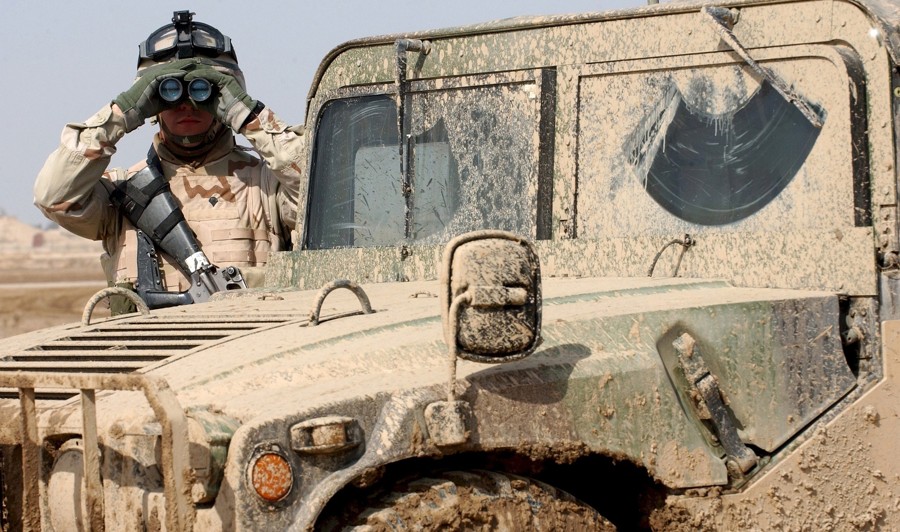 Soldat cu telescopul
