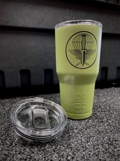 Cana termoizolantă Tumbler 20 oz Big Frig® / 102