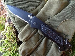 Cuțit pliant SOG® Escape - negru