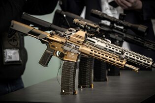 Pușcă semiautomată AR15 S4F 10,5" CSS TIGER EYE / calibru 223.Rem Schmeisser® + Colimator LE GEN2 Falke®